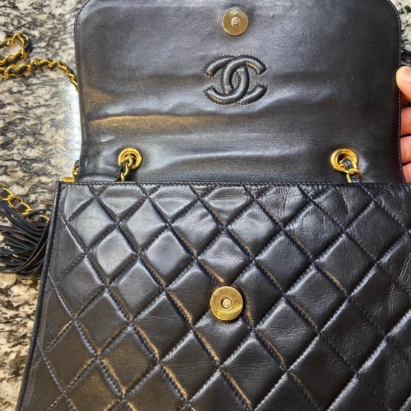 Vintage Chanel Flap Bag in Navy - Picture 8 of 10